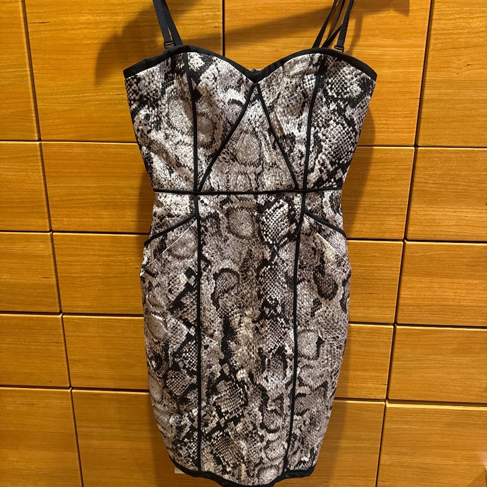 BCBGMAXAZRIA